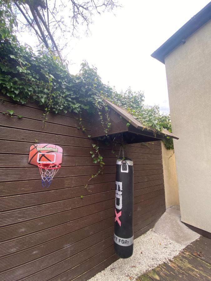 Town Villa With Charming Garden, Bbq Area & Sleeps 6 Кашел Екстер'єр фото