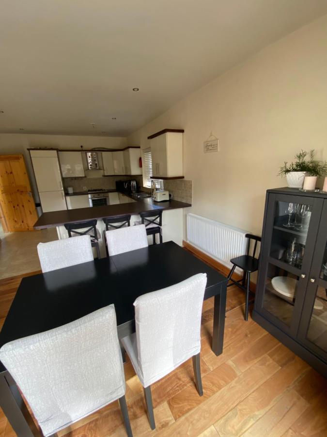 Town Villa With Charming Garden, Bbq Area & Sleeps 6 Кашел Екстер'єр фото