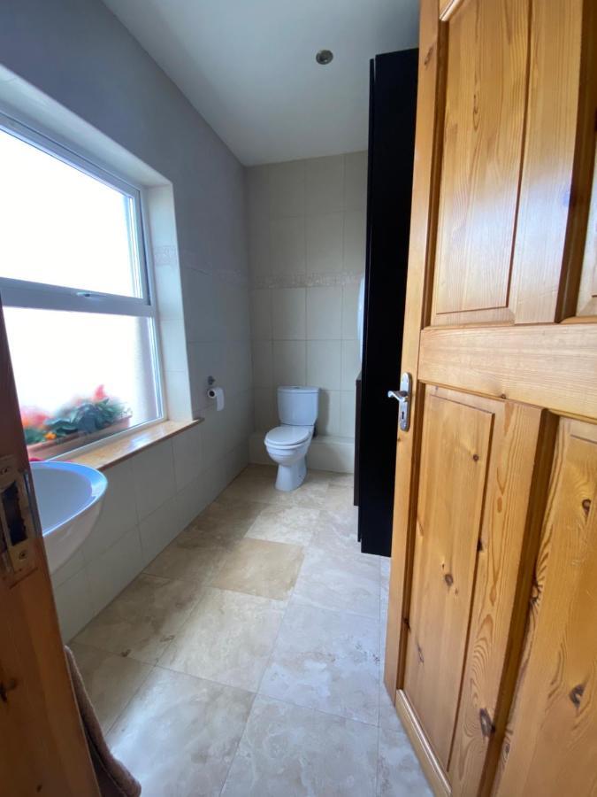Town Villa With Charming Garden, Bbq Area & Sleeps 6 Кашел Екстер'єр фото