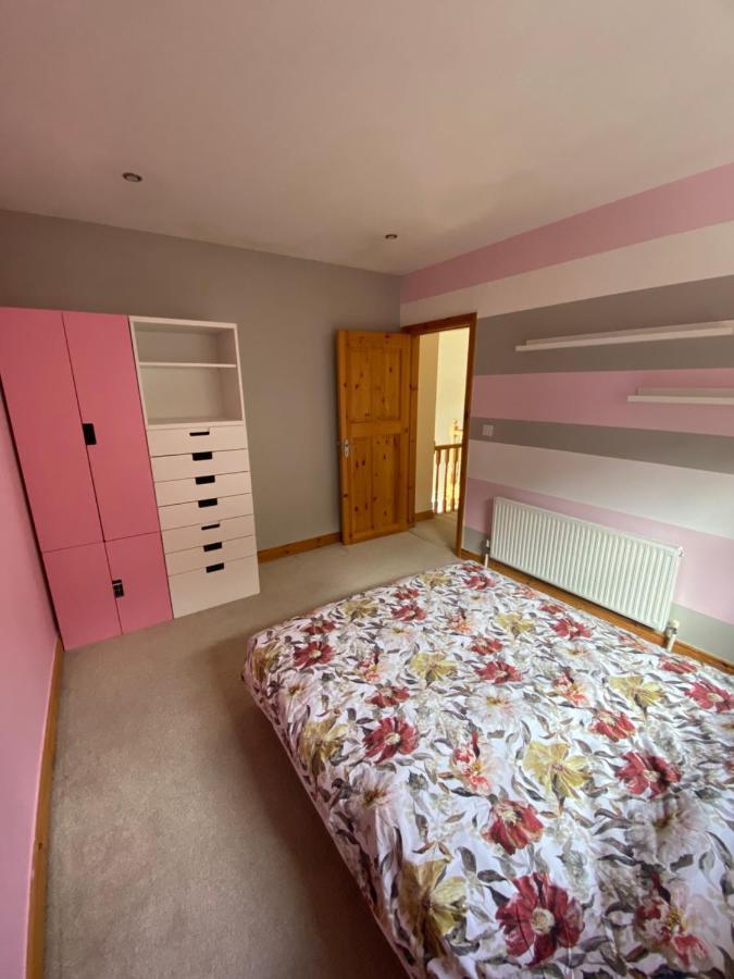 Town Villa With Charming Garden, Bbq Area & Sleeps 6 Кашел Екстер'єр фото